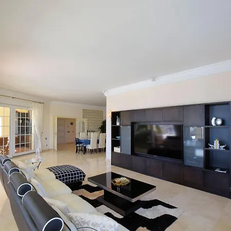 Luxury With Private Pool Near Sea In
