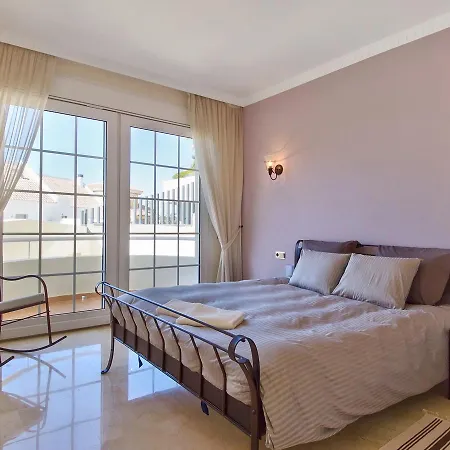Luxury With Private Pool Near Sea In